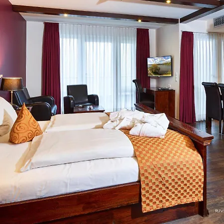 Riverside 4*